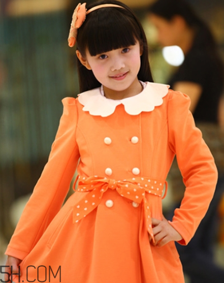 橘色衣服怎么搭配？橘色衣服搭配指南