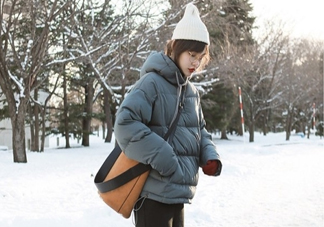 羽絨服搭配什么褲子好看？羽絨服搭配推薦