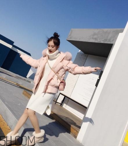 粉色羽絨服配什么鞋子？粉色羽絨服搭配鞋子圖片