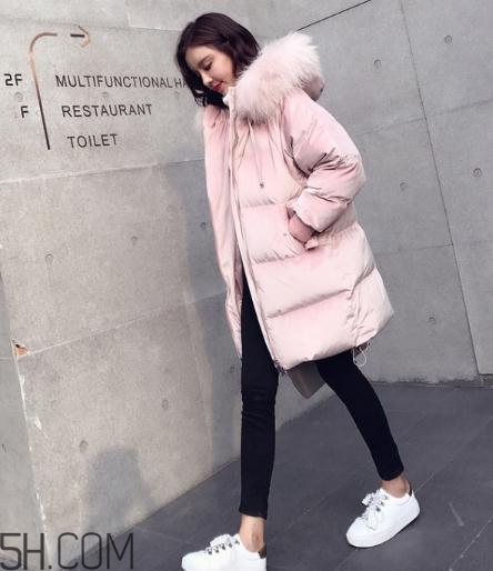 粉色羽絨服配什么鞋子？粉色羽絨服搭配鞋子圖片