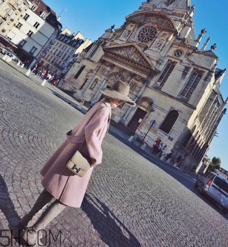 粉色大衣搭配什么鞋子？粉色大衣搭配鞋子圖片