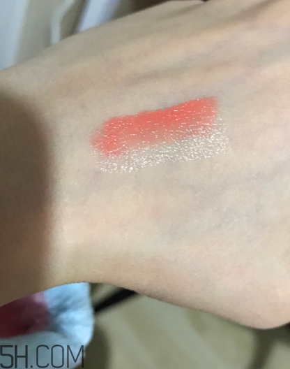 蘭芝v型雙色唇膏真人試色 蘭芝v型雙色唇膏適合黃皮嗎？