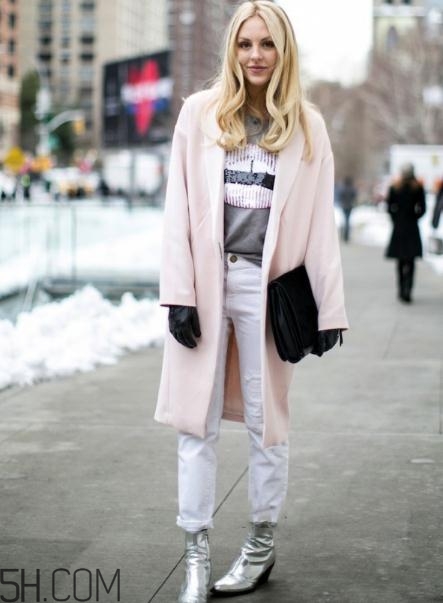 粉色大衣里面怎么搭配？粉色大衣內(nèi)搭什么顏色？