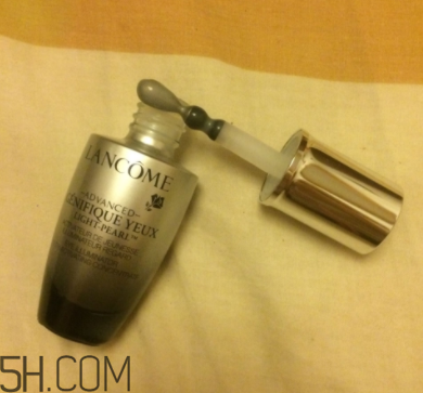 蘭蔻小黑瓶大眼精華什么時(shí)候用？早上還是晚上？