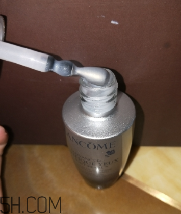 蘭蔻小黑瓶大眼精華什么時(shí)候用？早上還是晚上？