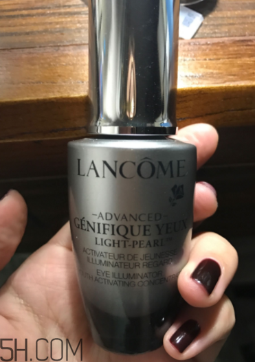 蘭蔻小黑瓶大眼精華什么時(shí)候用？早上還是晚上？