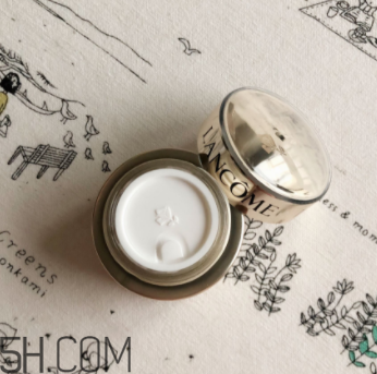 蘭蔻菁純眼霜與小黑瓶眼霜有什么區(qū)別？哪個好用？