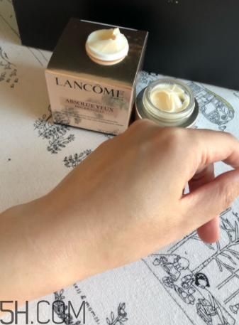 蘭蔻菁純眼霜與小黑瓶眼霜有什么區(qū)別？哪個好用？