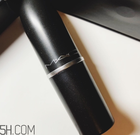 mac口紅和阿瑪尼口紅哪個好？mac魅可和阿瑪尼哪個好？