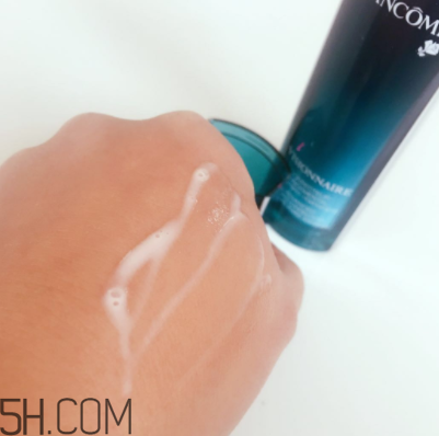 蘭蔻美膚修護(hù)精華乳有刺激嗎？適合敏感肌嗎？