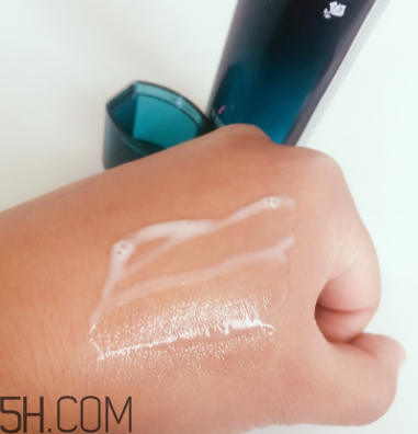 蘭蔻美膚修護(hù)精華乳有刺激嗎？適合敏感肌嗎？