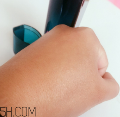 蘭蔻美膚修護(hù)精華乳有刺激嗎？適合敏感肌嗎？