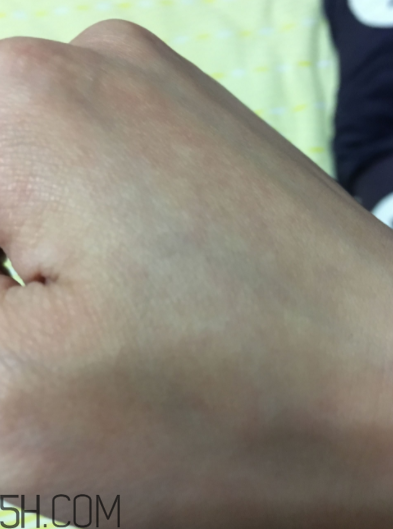 蘭蔻美膚修護(hù)精華乳有刺激嗎？適合敏感肌嗎？