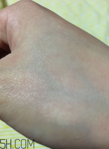 蘭蔻美膚修護(hù)精華乳有刺激嗎？適合敏感肌嗎？