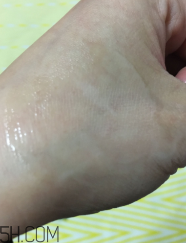 蘭蔻美膚修護(hù)精華乳有刺激嗎？適合敏感肌嗎？