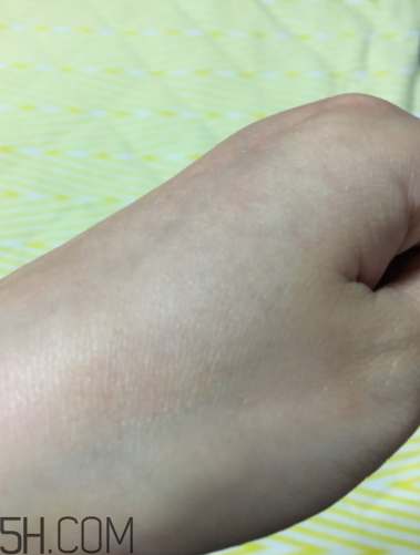 蘭蔻美膚修護(hù)精華乳有刺激嗎？適合敏感肌嗎？