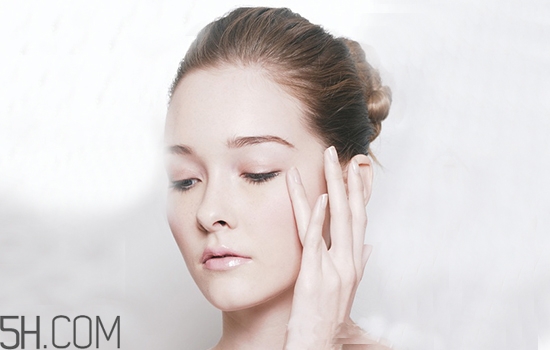 眼霜分幾種？眼霜和眼部精華一樣嗎？