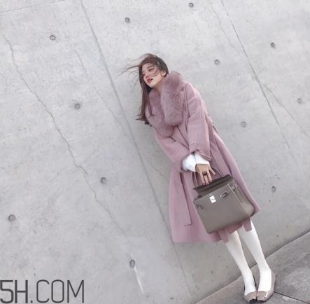 粉色大衣配什么顏色包包？粉色大衣搭配什么包？