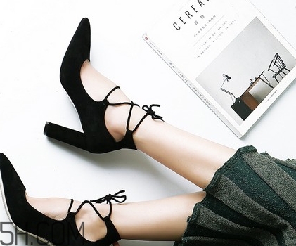 黑絨面的鞋子臟了怎么辦？黑絨鞋子怎么保養(yǎng)？