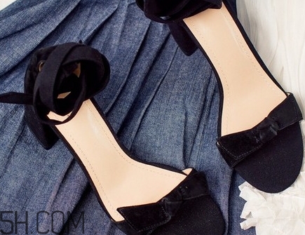 黑絨面的鞋子臟了怎么辦？黑絨鞋子怎么保養(yǎng)？