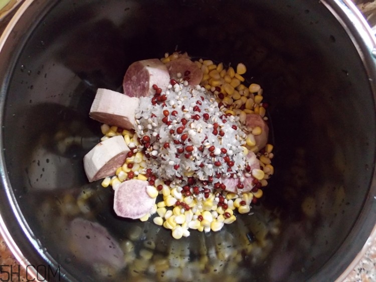 紅豆薏米能和玉米一起煮嗎？紅豆薏米加玉米有什么好處？