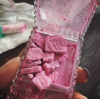 腮紅盤碎了怎么辦？腮紅盤摔碎了怎么修復