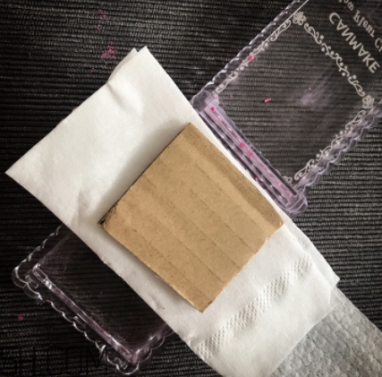 腮紅盤碎了怎么辦？腮紅盤摔碎了怎么修復