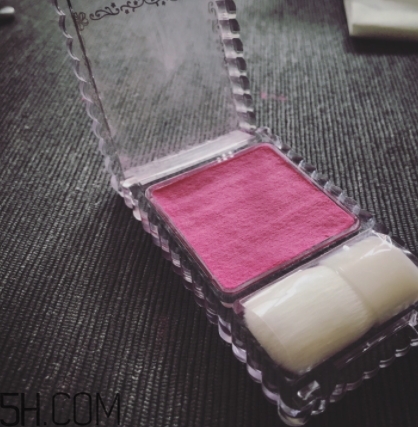 腮紅盤碎了怎么辦？腮紅盤摔碎了怎么修復