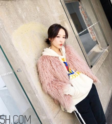 粉色皮草怎么搭配好看？粉色皮草搭配圖片