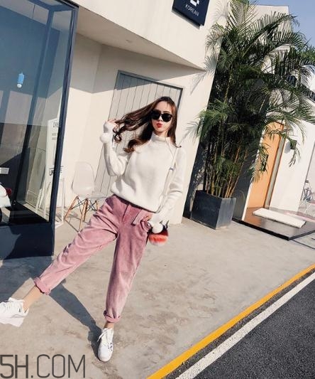 粉色褲子配什么上衣？將時尚與溫暖兼具的搭配