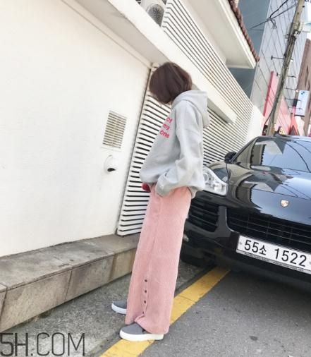 粉色褲子配什么上衣？將時尚與溫暖兼具的搭配