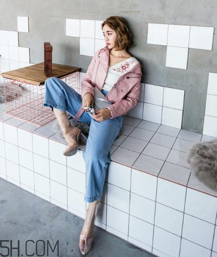 粉色皮衣怎么搭配好看？甜美機(jī)車(chē)少女風(fēng)