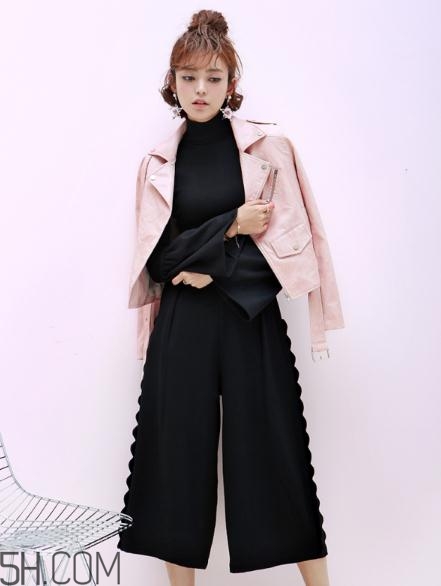 粉色皮衣怎么搭配好看？甜美機(jī)車(chē)少女風(fēng)