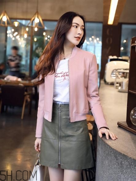 粉色皮衣怎么搭配好看？甜美機(jī)車(chē)少女風(fēng)