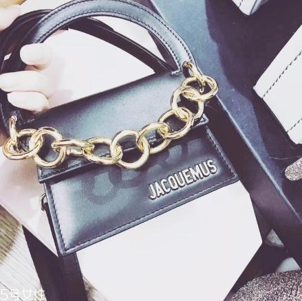 jacquemus包包多少錢？萬(wàn)元以內(nèi)就能買到的個(gè)性包包