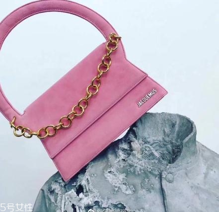 jacquemus包包多少錢？萬(wàn)元以內(nèi)就能買到的個(gè)性包包