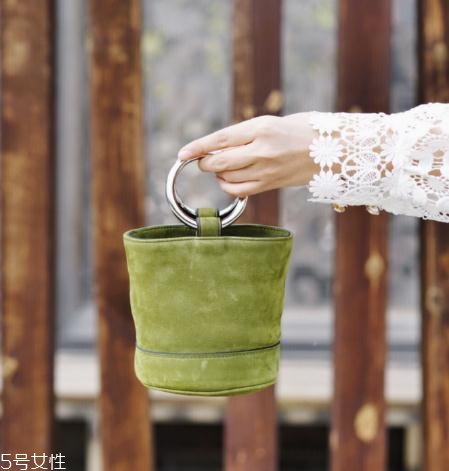 simon miller水桶包尺寸多大？時(shí)尚達(dá)人都愛(ài)的斷貨王