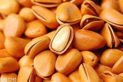 松子發(fā)霉了還能吃嗎 發(fā)霉的松子千萬別吃 松子發(fā)霉了還能吃嗎 發(fā)霉的松子千萬別吃