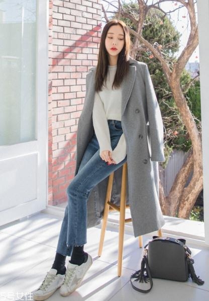 灰色大衣配什么顏色的毛衣？分分鐘穿出高級(jí)范兒