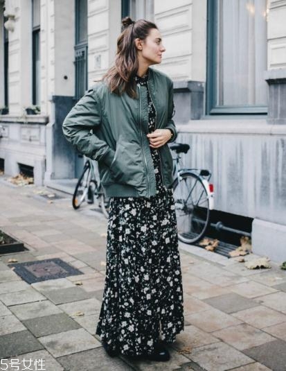 飛行員夾克里面穿什么？溫暖時尚兩不誤