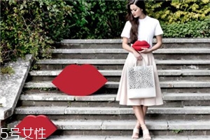 lulu guinness是什么牌子？明星網紅都愛的紅唇包