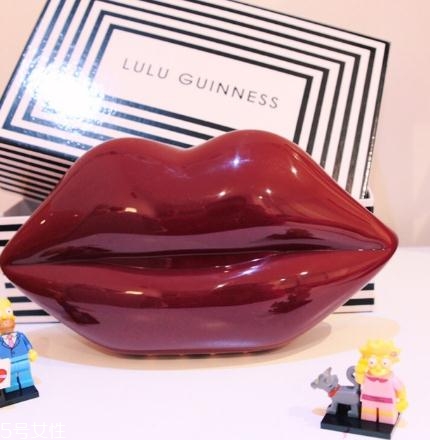 lulu guinness紅唇包多少錢？這款輕奢包包一定要入