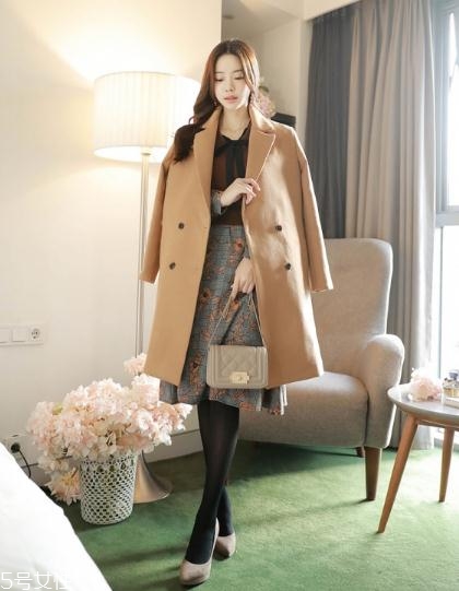 卡其色大衣配什么包包？這樣搭配高貴優(yōu)雅