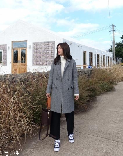 灰色大衣配什么顏色包包？這樣搭配穿出高級(jí)感