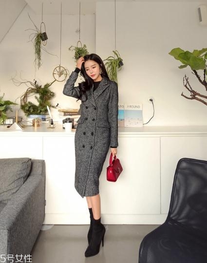 灰色大衣配什么顏色包包？這樣搭配穿出高級(jí)感