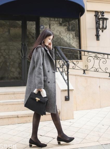 灰色大衣配什么顏色包包？這樣搭配穿出高級(jí)感