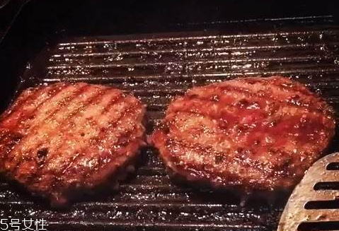 牛排煎糊了還能吃嗎 關鍵要掌握火候 牛排煎糊了還能吃嗎 關鍵要掌握火候