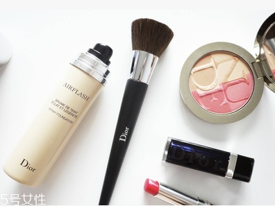 迪奧噴霧粉底液色號及試色 迪奧噴霧粉底液用法 迪奧噴霧粉底液色號及試色 迪奧噴霧粉底液用法
