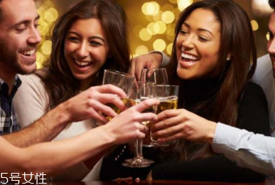 喝酒都會(huì)導(dǎo)致哪些癌癥？消化道最先遭殃