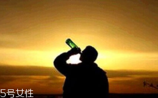 喝酒都會(huì)導(dǎo)致哪些癌癥？消化道最先遭殃